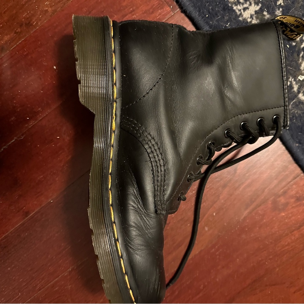 Dr Doc Martens Black 100% Leather Boots with Embroidered Red Roses 1460 Vonda 9 - Picture 9 of 14